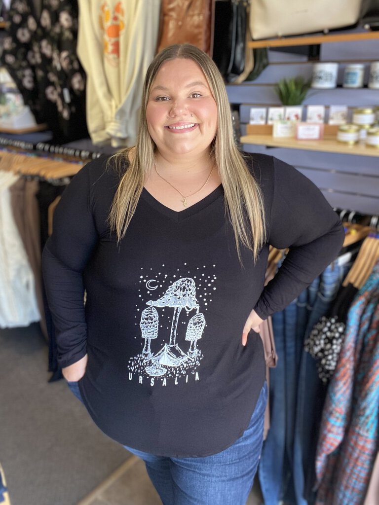 Ursalia Mamma Bear Rayon long sleeve v-neck hem top 3x