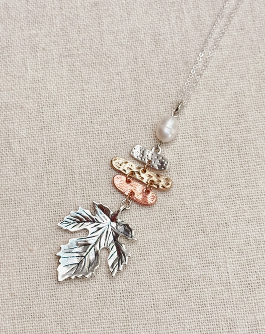 Maple Leaf Pearl Pendant Necklace-Silver
