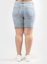 Load image into Gallery viewer, Raw hem bermuda shorts Size 14

