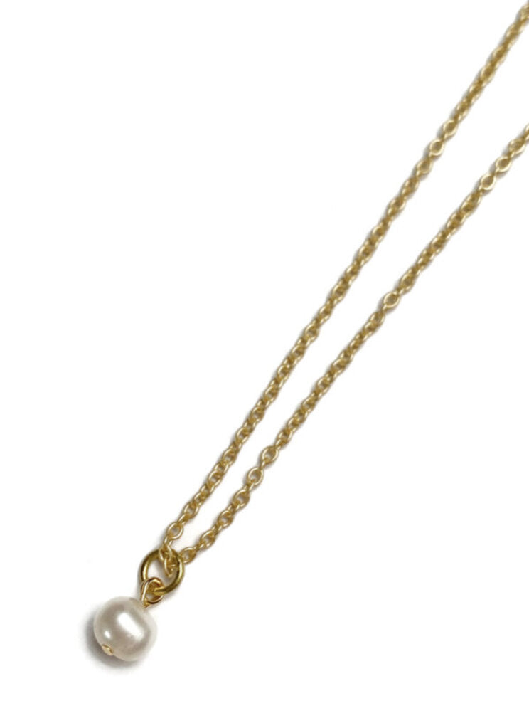 MATTE GOLD LITTLE FRESHWATER PEARL CHARM NECKLACE