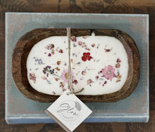 Load image into Gallery viewer, Dough bowl candle with dried flowers Vanilla
