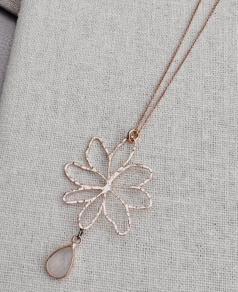 Minimalist gold rose quartz flower pendant necklace